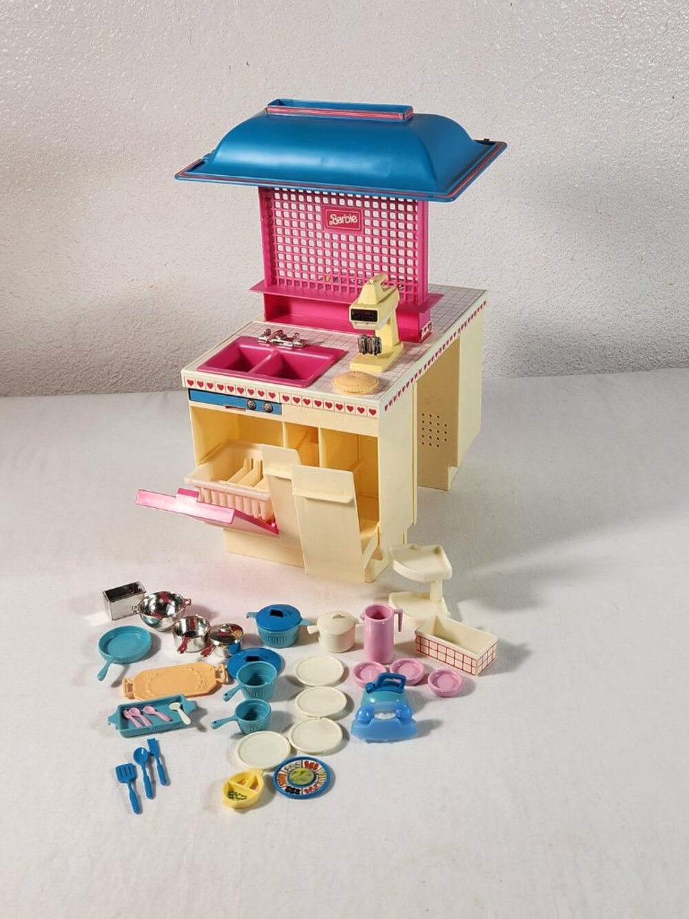 Vtg Barbie Dream Kitchen Stove Oven Sink Dishwasher Bell Works + Cookware EUC